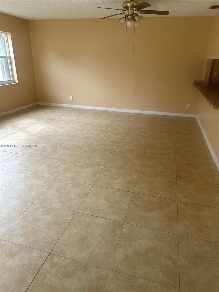 948 Sw 74th Ave - Photo 4 of 10