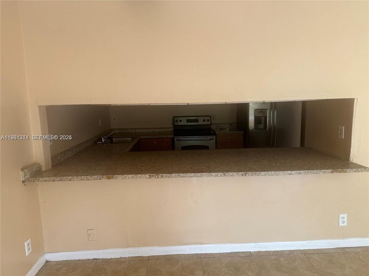 948 Sw 74th Ave - Photo 5 of 10