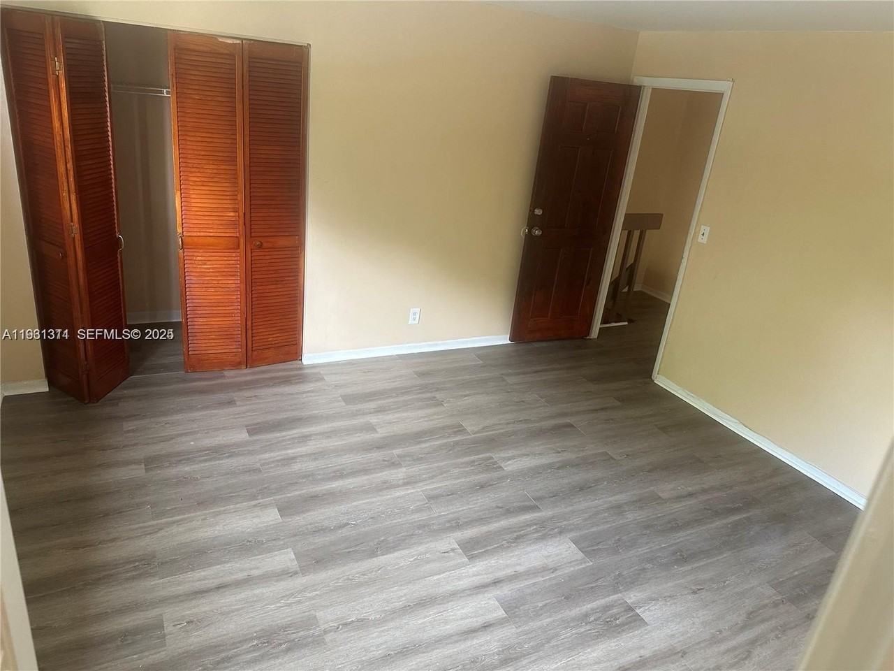 948 Sw 74th Ave - Photo 6 of 10