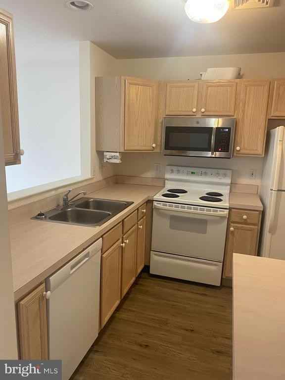 40 Courtyard Dr #1 - Photo 5 of 7