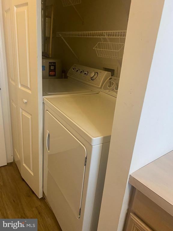 40 Courtyard Dr #1 - Photo 6 of 7