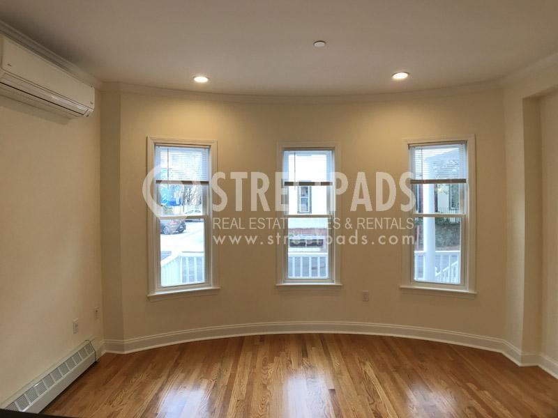 1 Langdon Sq - Photo 5 of 10