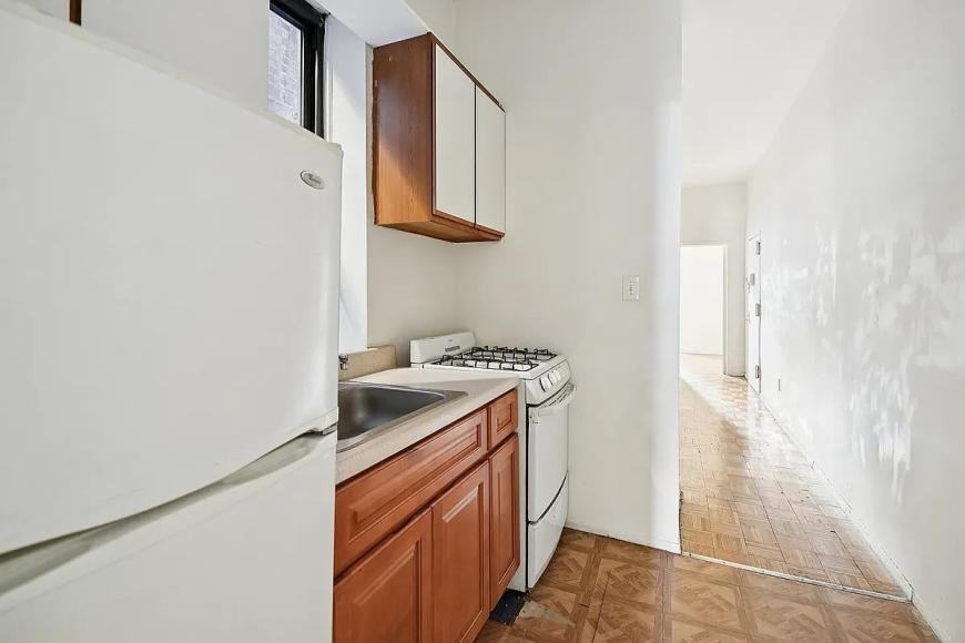 325 E 89th St - Photo 4 of 8