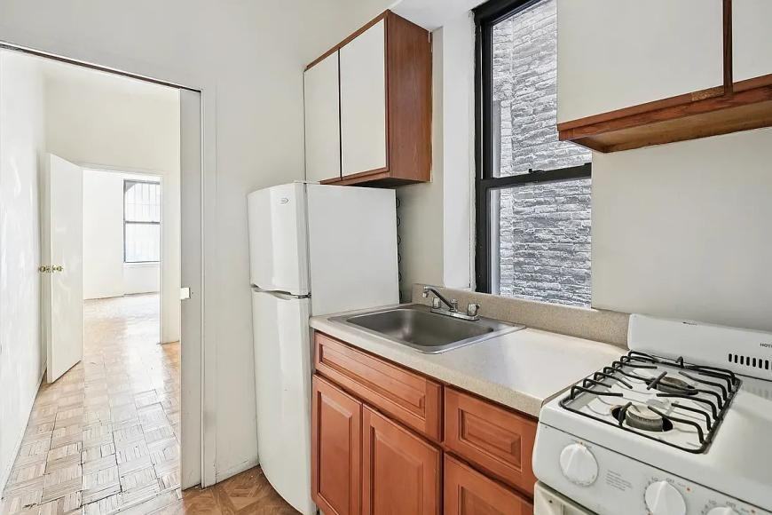 325 E 89th St - Photo 5 of 8