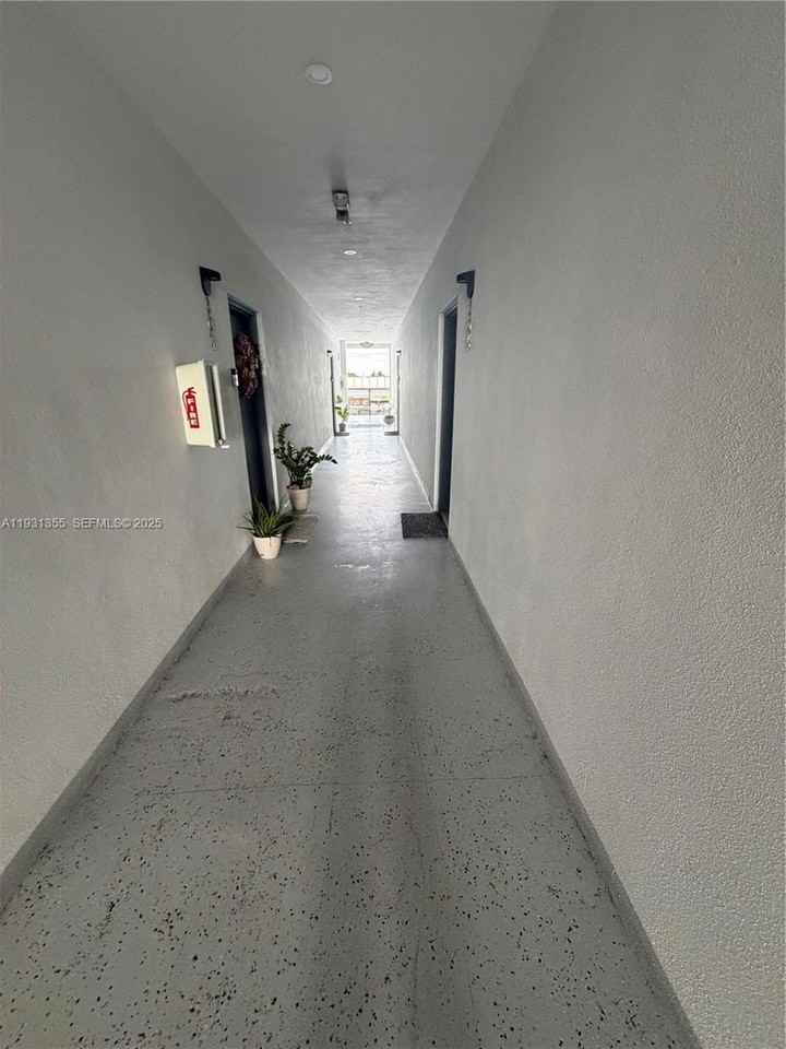 853 E 24th St #305 - Photo 4 of 20