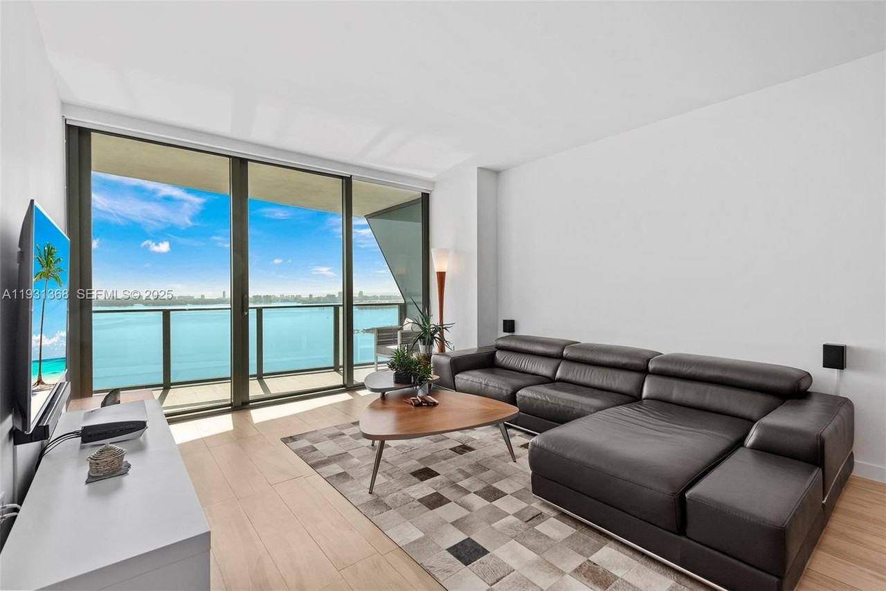 460 Ne 28th St #3903 - Photo 2 of 44