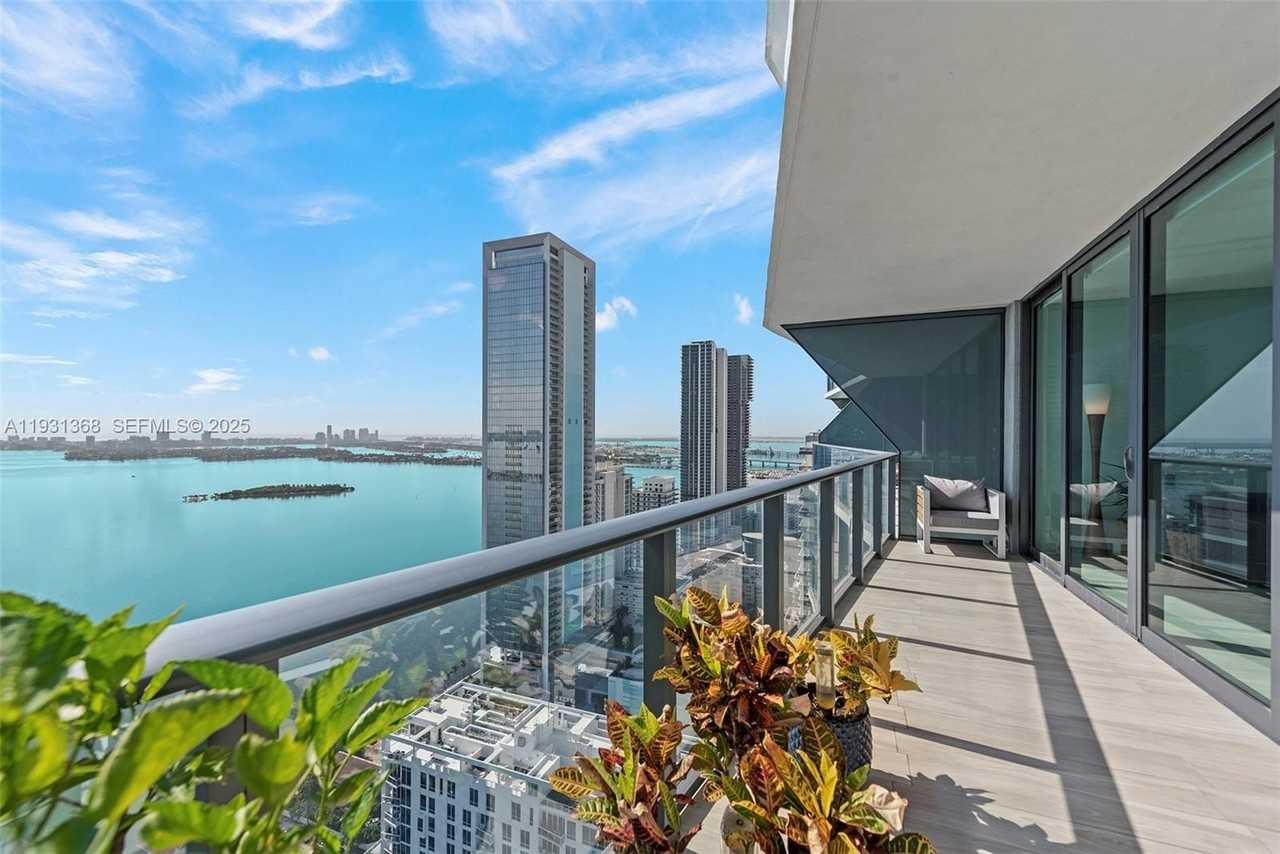 460 Ne 28th St #3903 - Photo 3 of 44