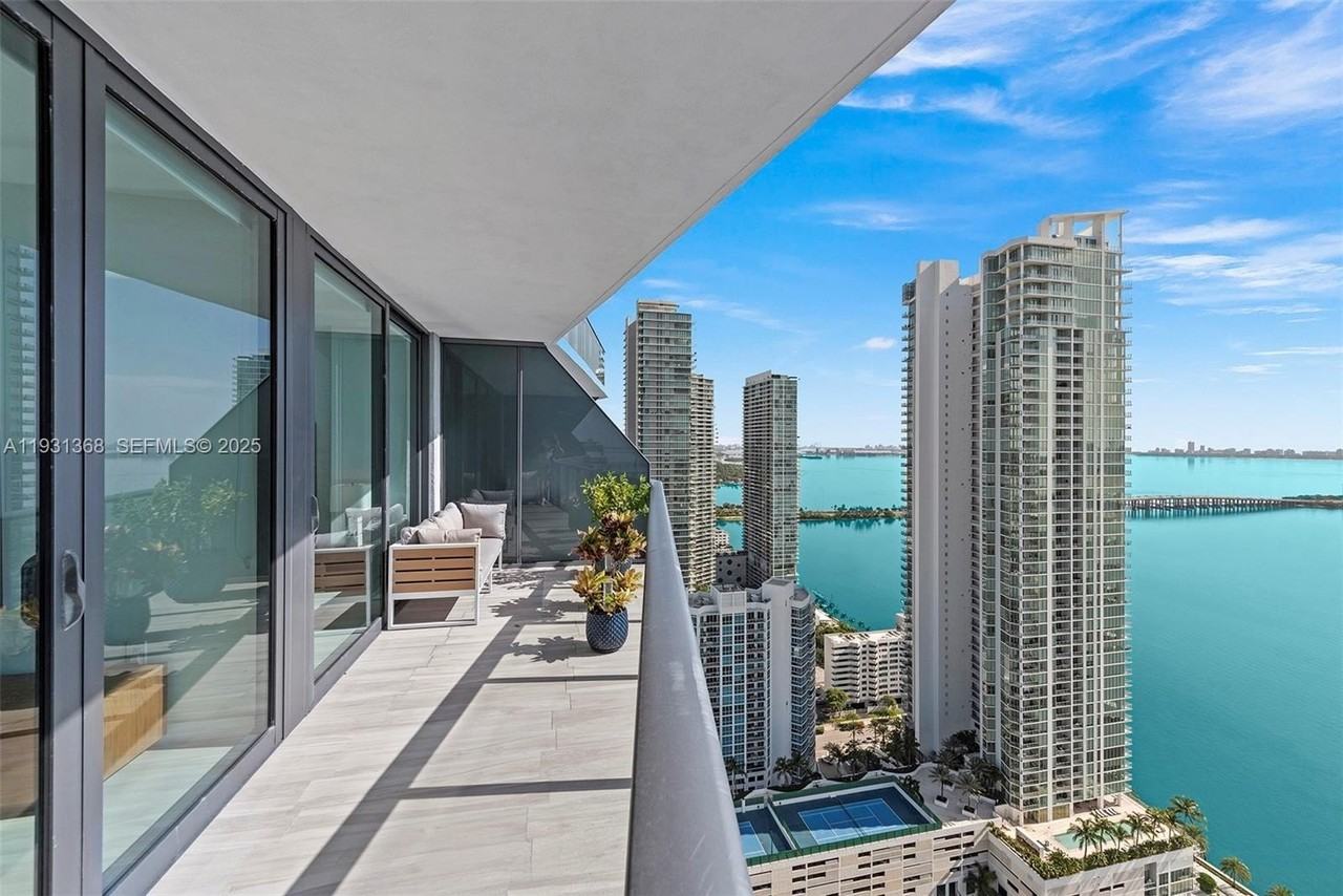 460 Ne 28th St #3903 - Photo 4 of 44