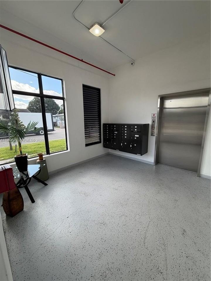 853 E 24th St #304 - Photo 2 of 25