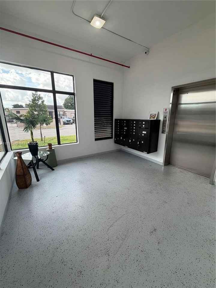 853 E 24th St #304 - Photo 4 of 25