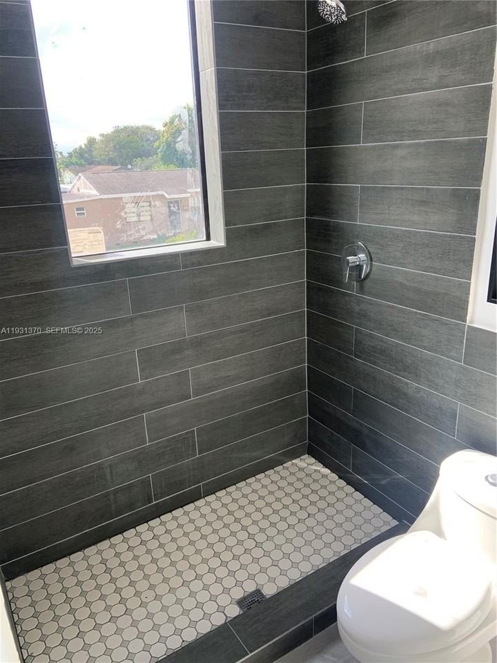 853 E 24th St #304 - Photo 7 of 25