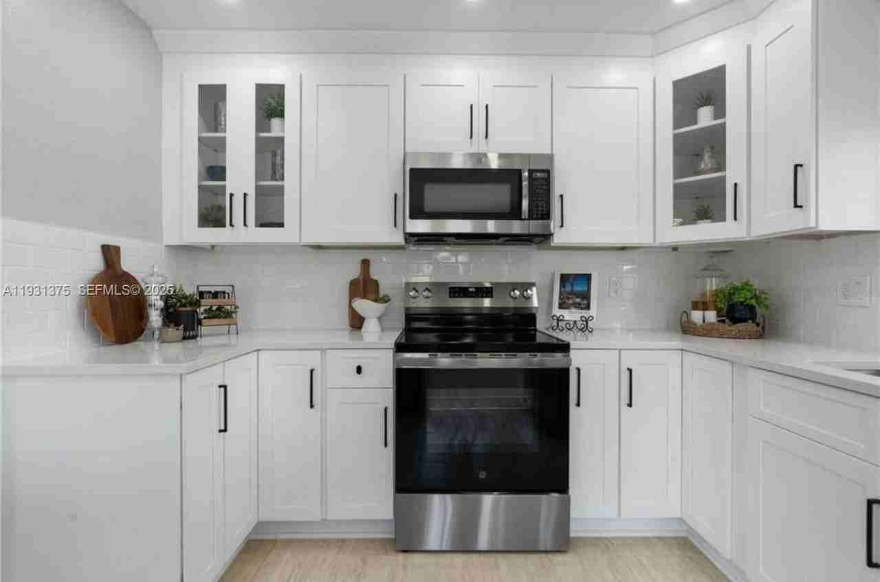 7332 Mako Dr - Photo 7 of 23