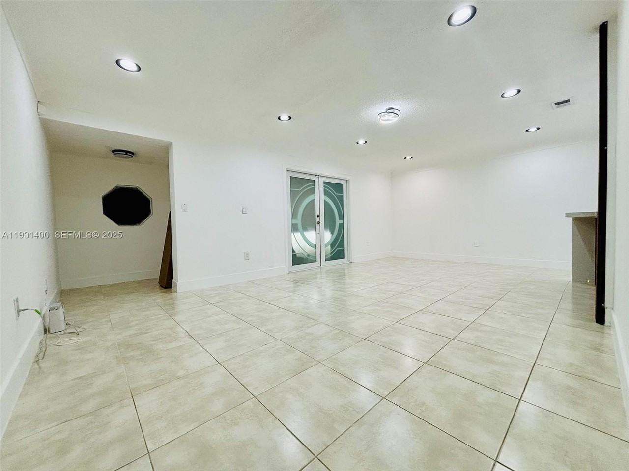 8561 Claridge Dr - Photo 5 of 10