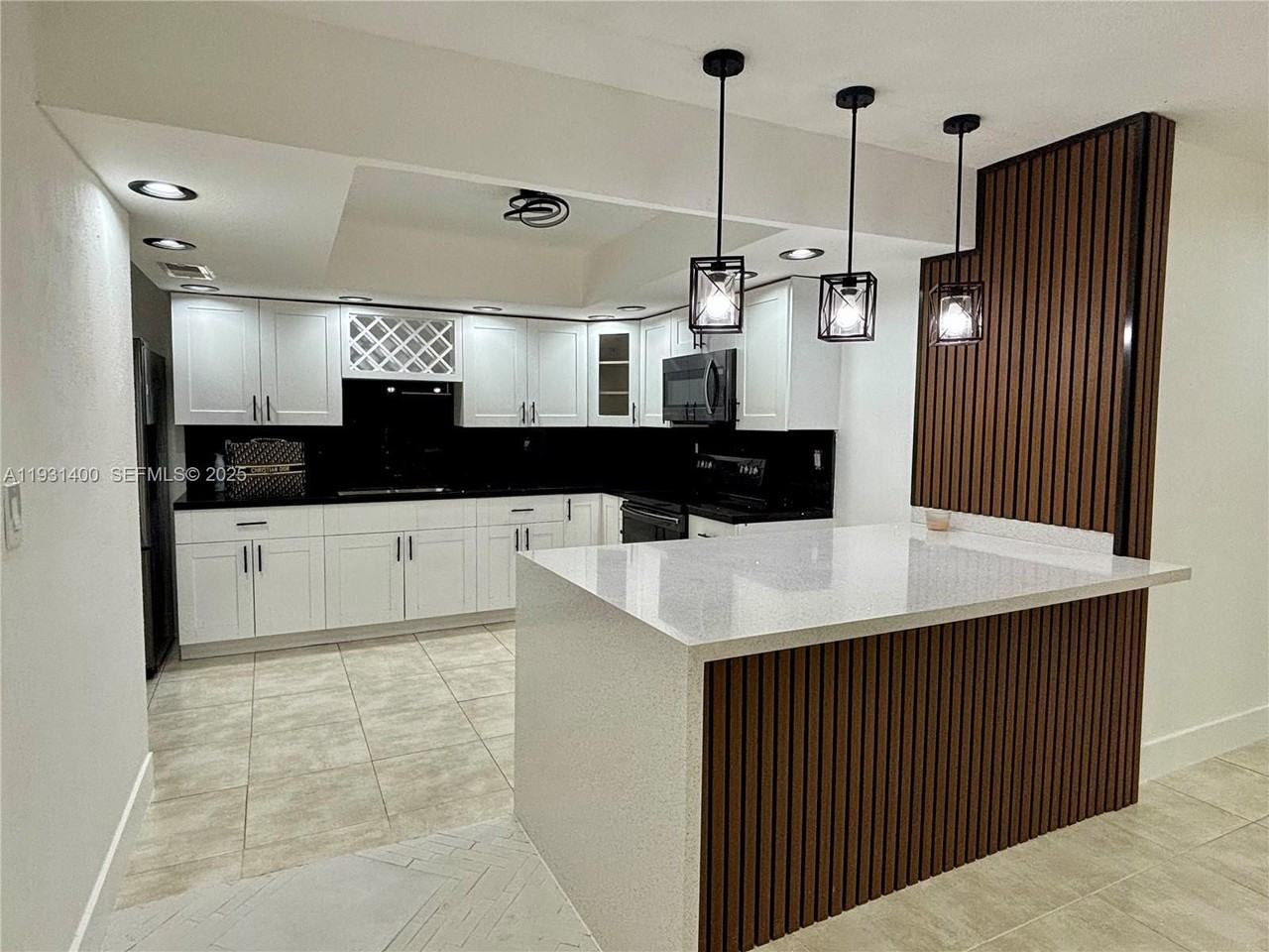 8561 Claridge Dr - Photo 3 of 10