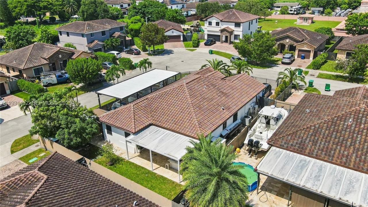 11730 Sw 229th Ln - Photo 4 of 35