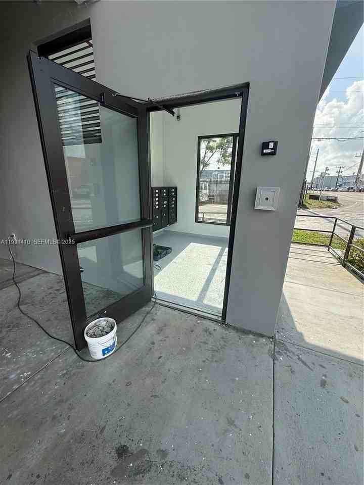 1091 E 17th St #301 - Photo 3 of 23