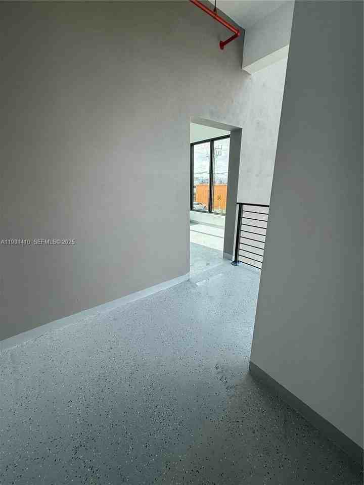 1091 E 17th St #301 - Photo 5 of 23