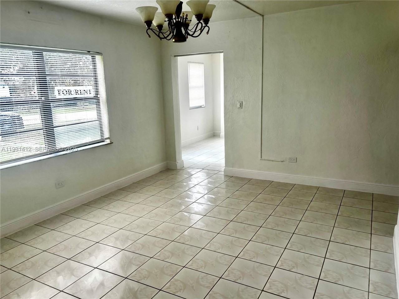 14731 Harding Ln - Photo 6 of 10