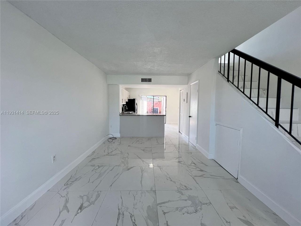 1909 Sw 107th Ave #910 - Photo 4 of 23