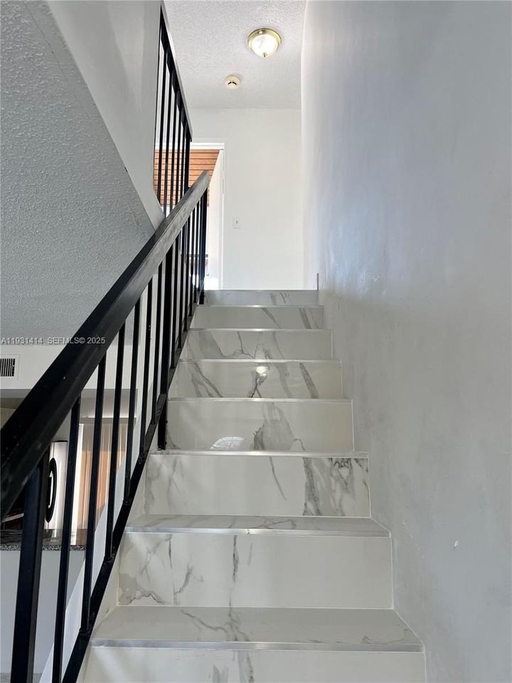 1909 Sw 107th Ave #910 - Photo 5 of 23