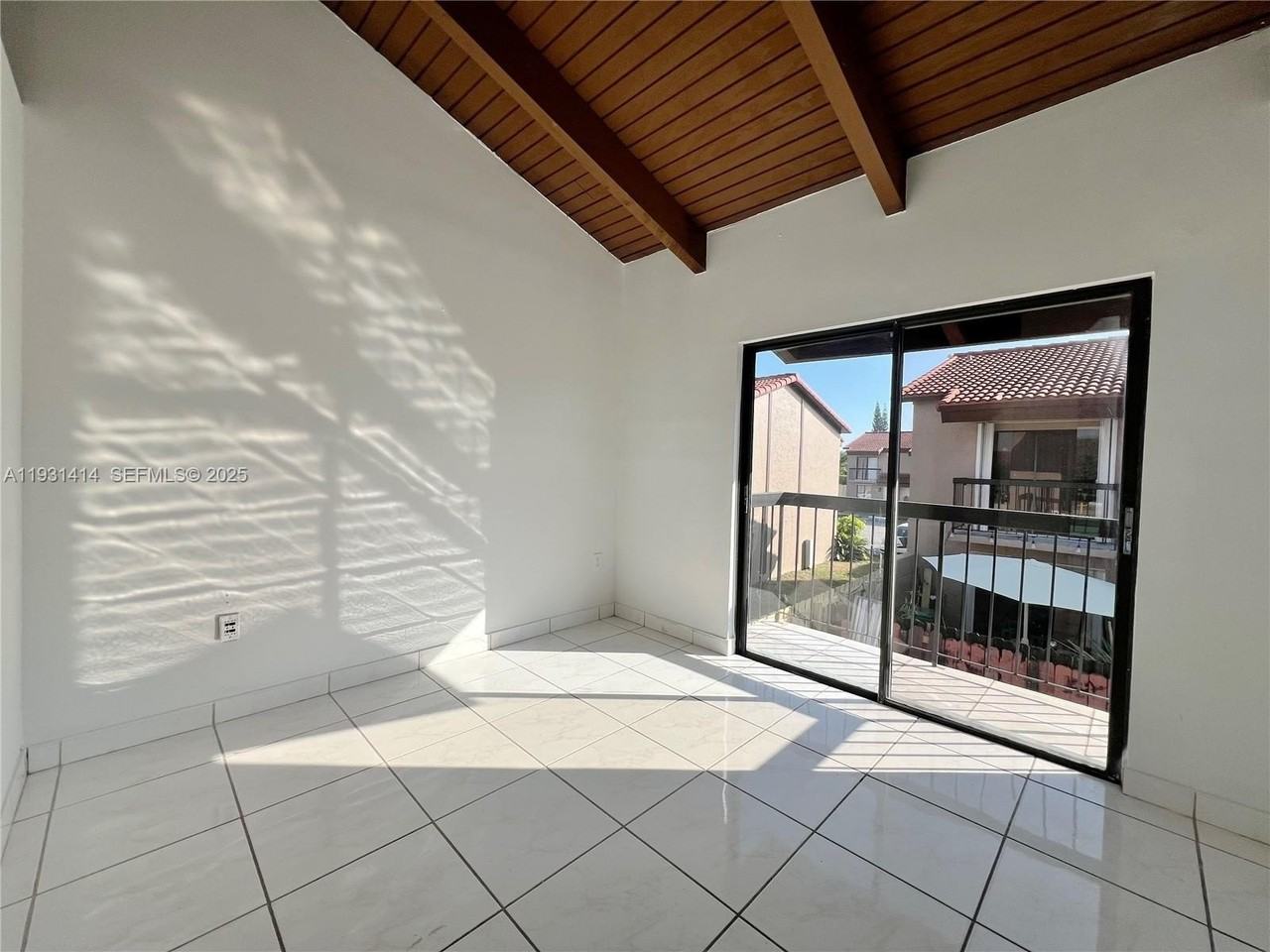 1909 Sw 107th Ave #910 - Photo 7 of 23