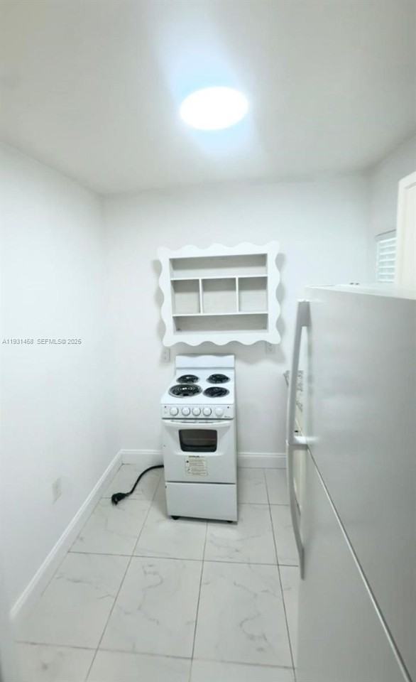 785 Nw 76th St #B - Photo 3 of 5