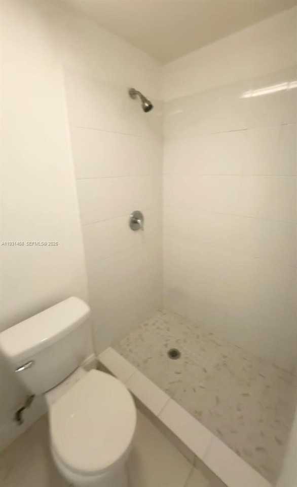 785 Nw 76th St #B - Photo 4 of 5