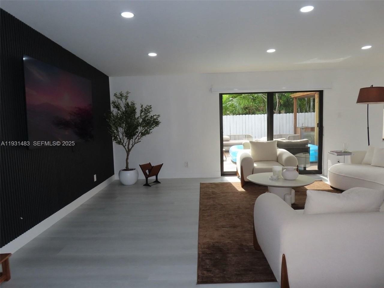 260 187th St - Photo 4 of 19