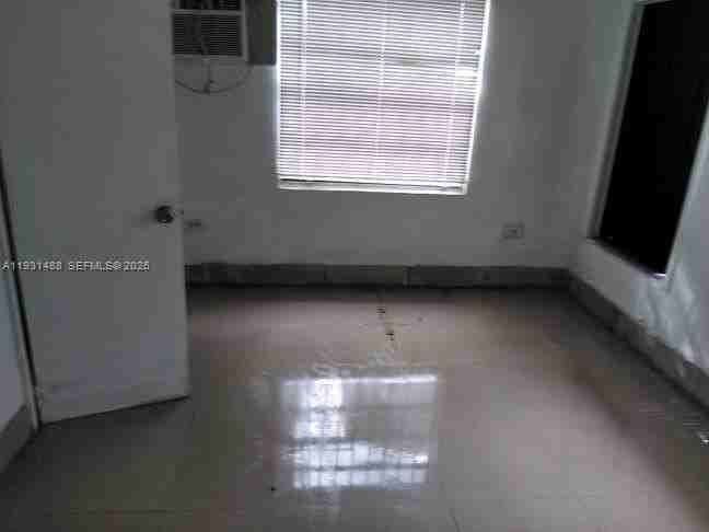 1326 Ne 110th St #5 - Photo 2 of 3