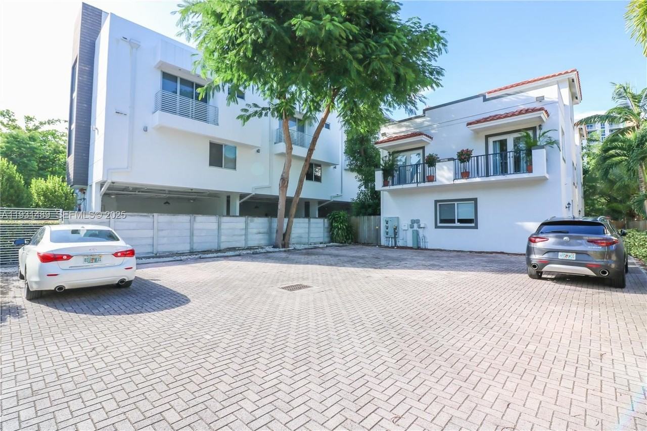 2947 Coconut Ave #4 - Photo 5 of 33