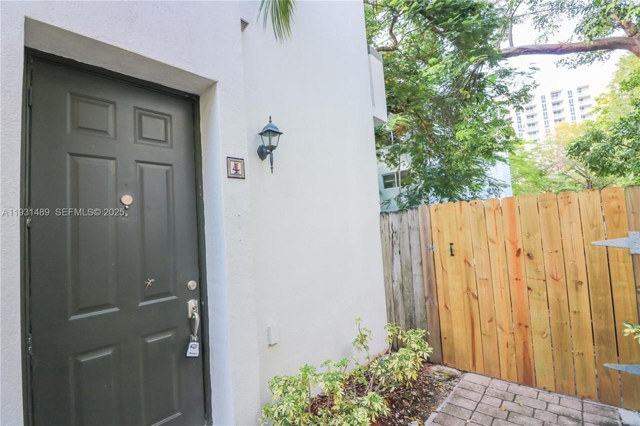 2947 Coconut Ave #4 - Photo 7 of 33