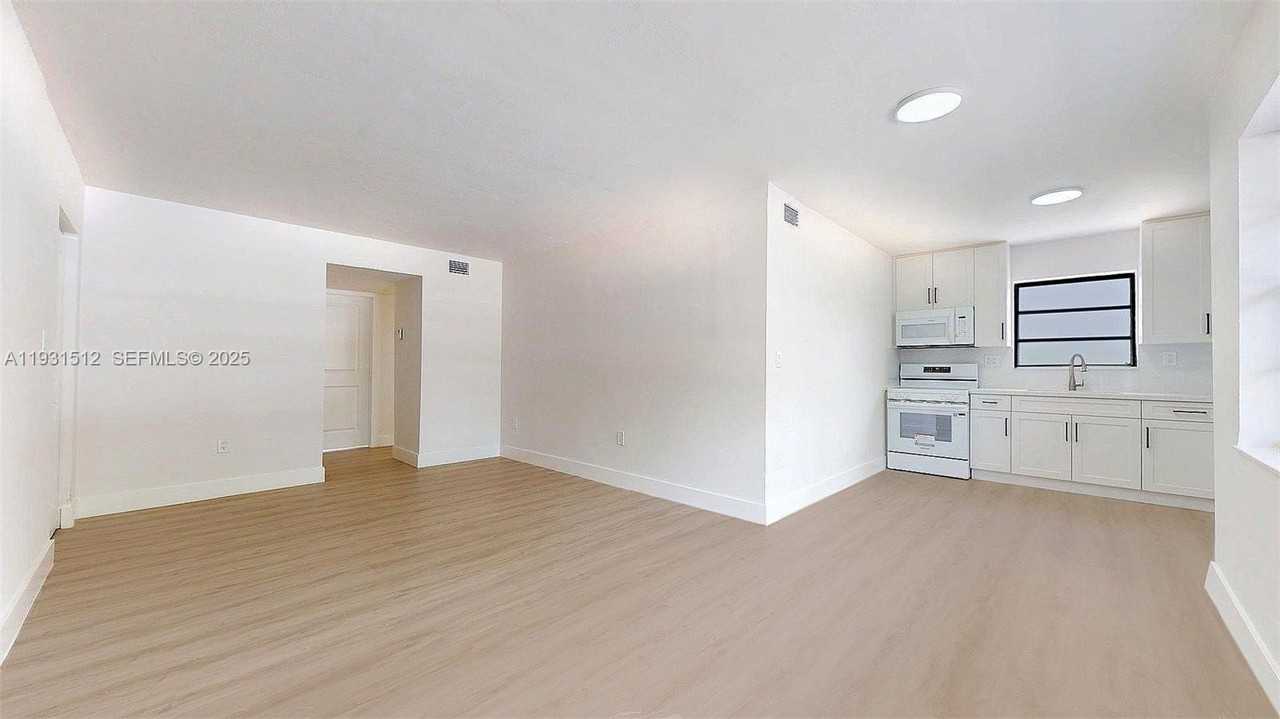 1676 W 42nd St #1676 - Photo 3 of 24