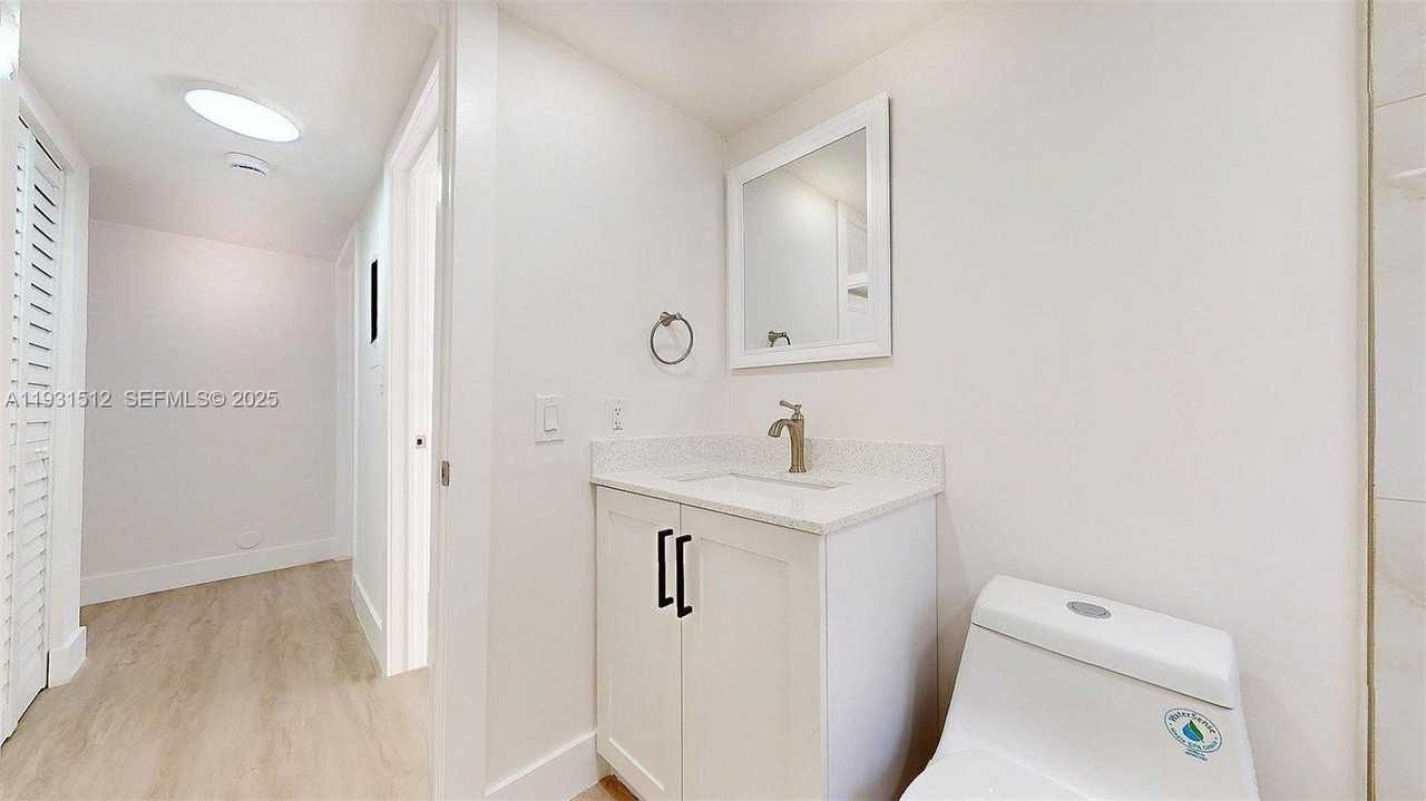 1676 W 42nd St #1676 - Photo 5 of 24