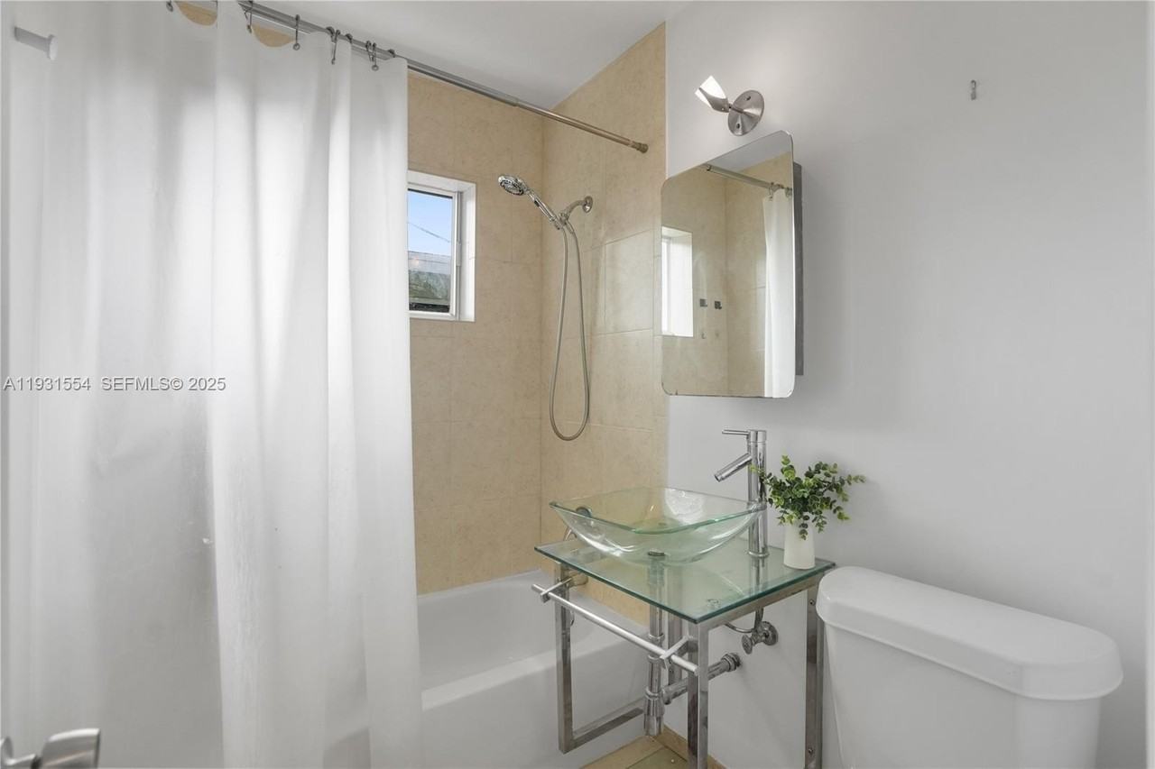 932 Moffett St #5 - Photo 7 of 15