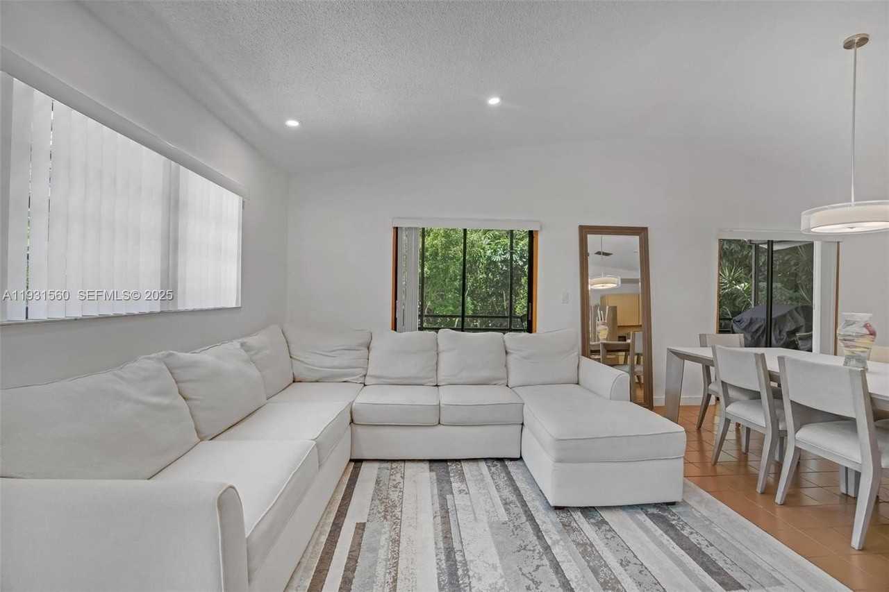 139 N Bay Harbor Dr - Photo 3 of 41