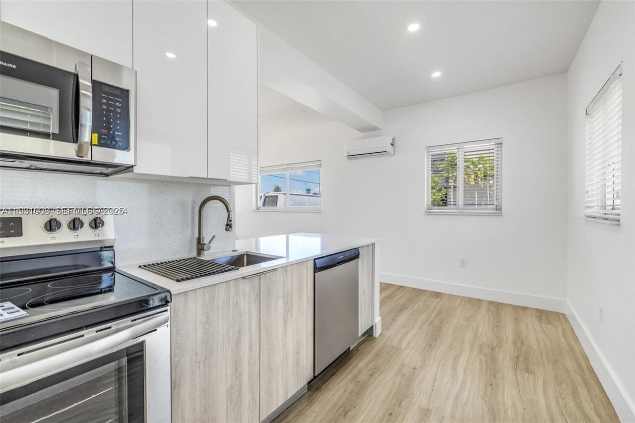 415 Se 3rd Ave #6 - Photo 5 of 13