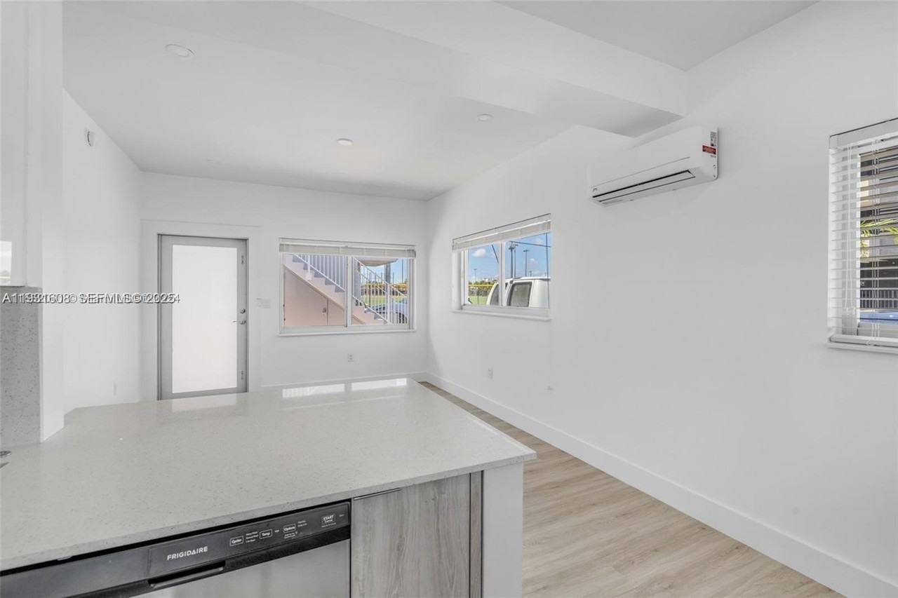 415 Se 3rd Ave #6 - Photo 6 of 13