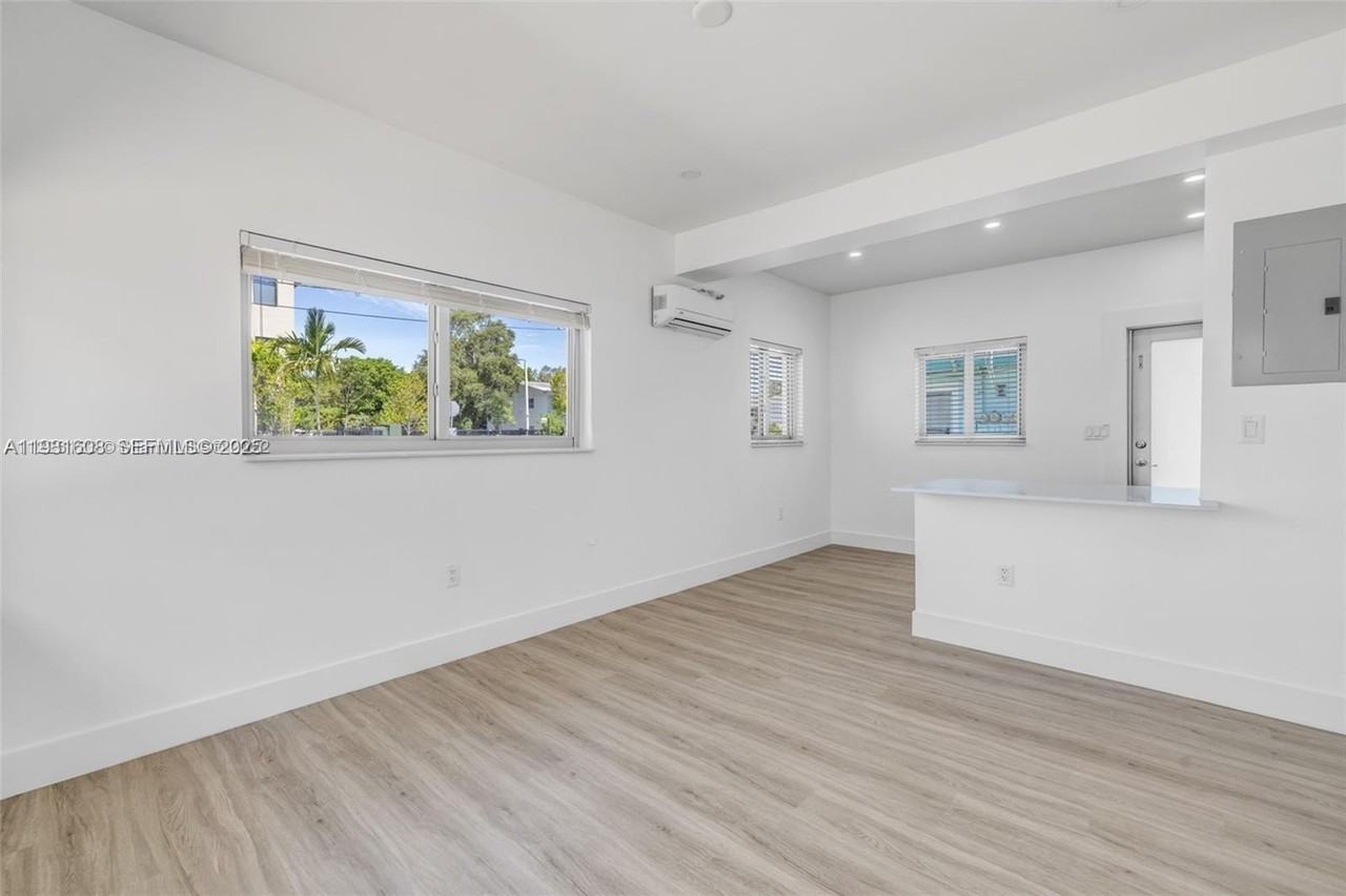 415 Se 3rd Ave #6 - Photo 7 of 13