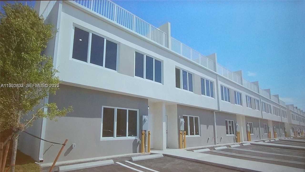 25810 Sw 144th Ave - Photo 2 of 9