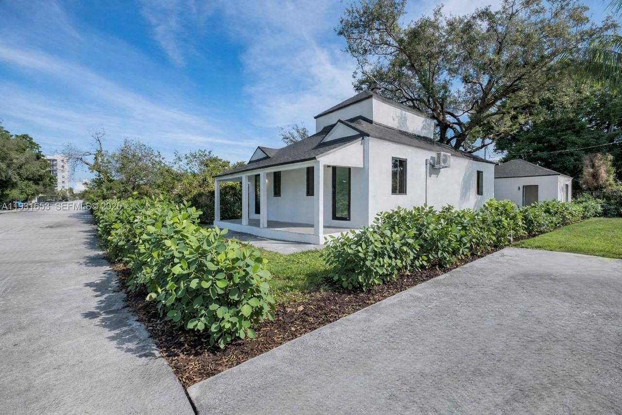 6913 Nw 4th Ct #B - Photo 2 of 16