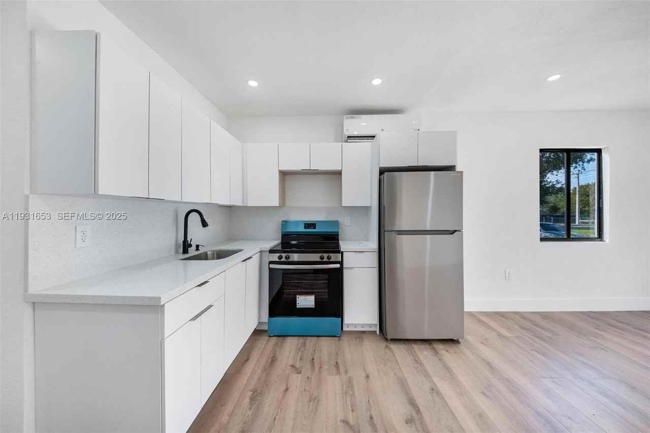 6913 Nw 4th Ct #B - Photo 6 of 16