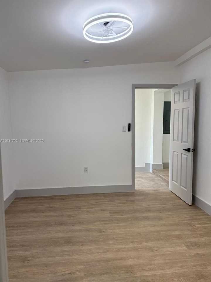 6790 Sw 17th St #6790 - Photo 3 of 7