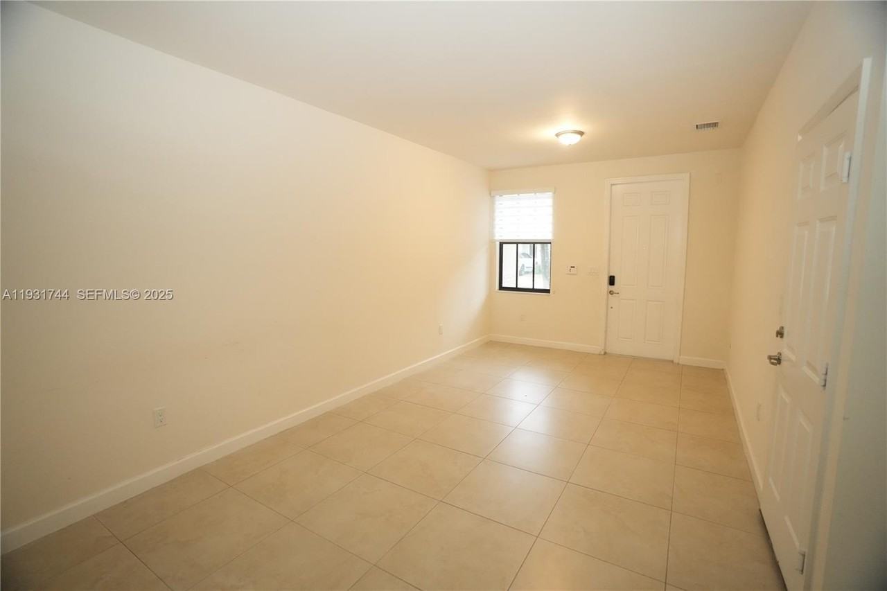 10436 Nw 61st Ln #00 - Photo 5 of 14