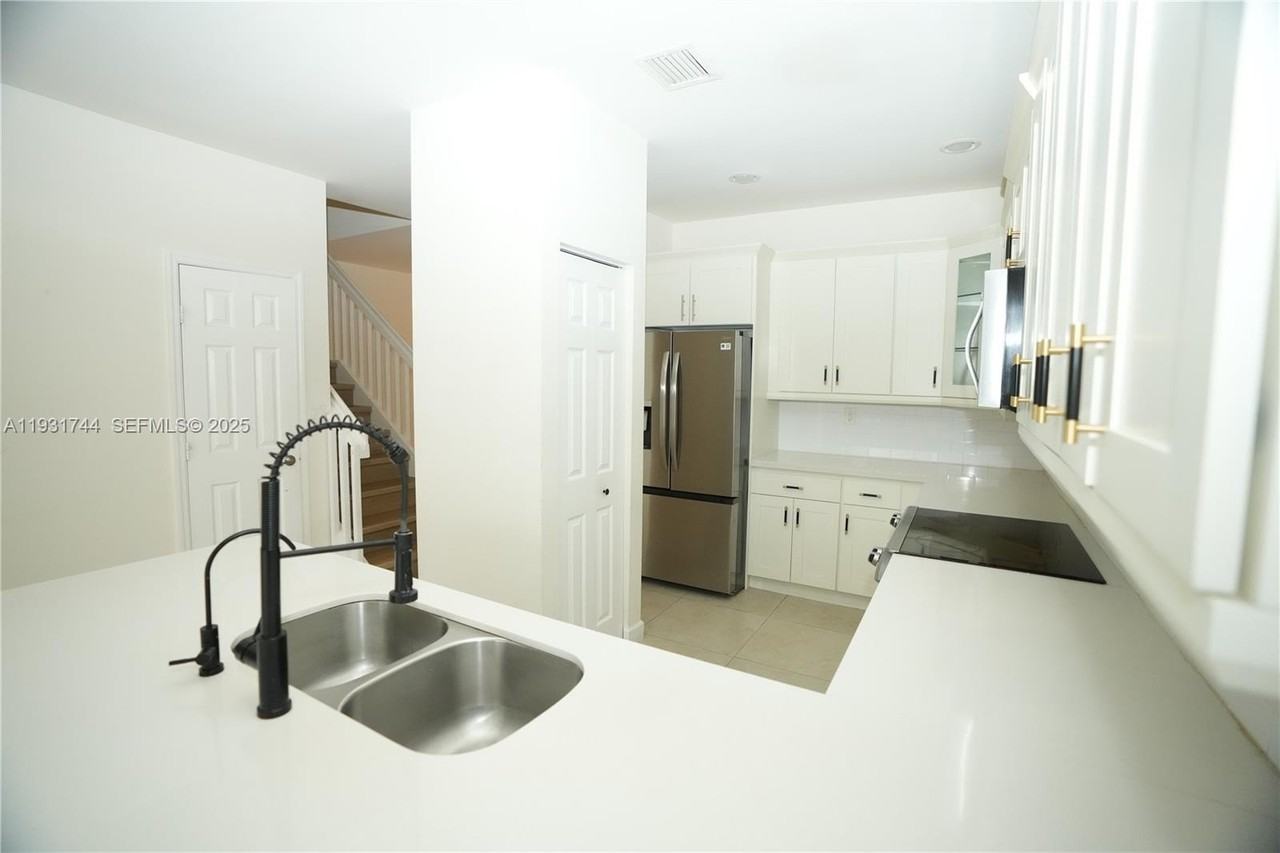 10436 Nw 61st Ln #00 - Photo 6 of 14