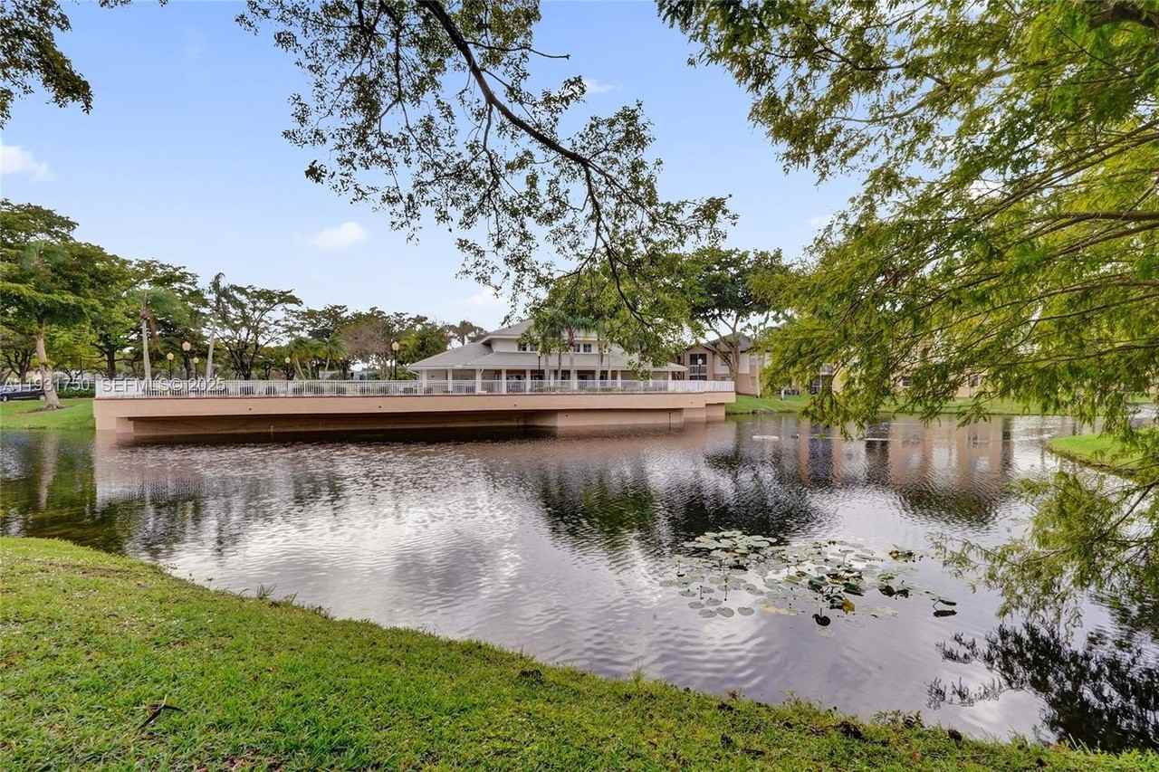 9833 Westview Dr #819 - Photo 5 of 47