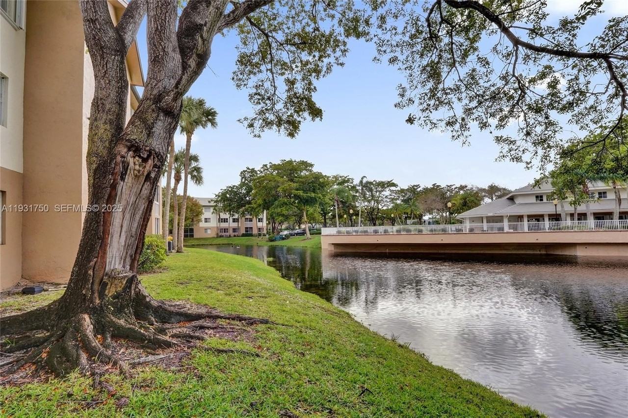 9833 Westview Dr #819 - Photo 6 of 47