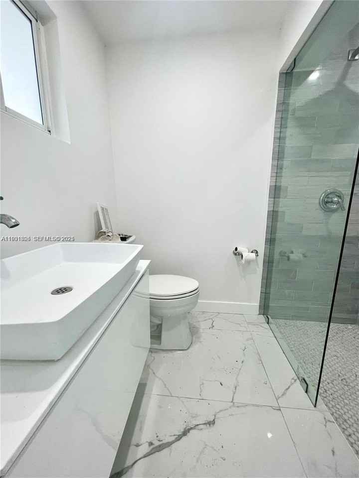 18500 Ne 1st Ct #2 - Photo 4 of 6