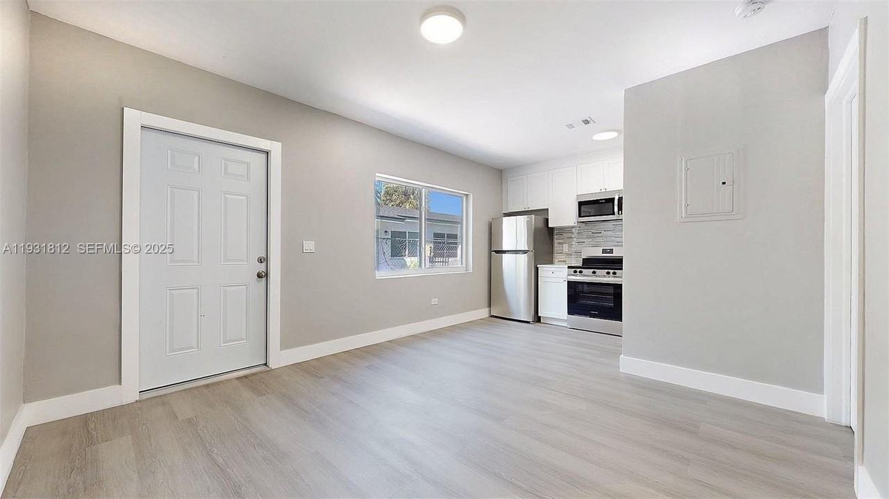 74 W 15th St #4 - Photo 4 of 22