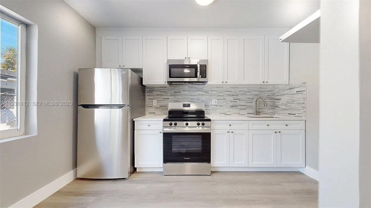 74 W 15th St #4 - Photo 7 of 22