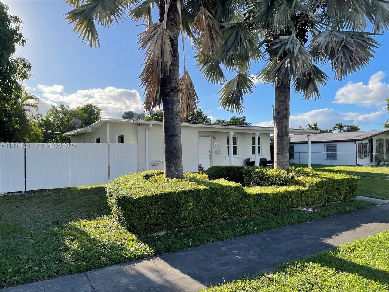 10840 Westwood Lake Dr #0 - Photo 2 of 22